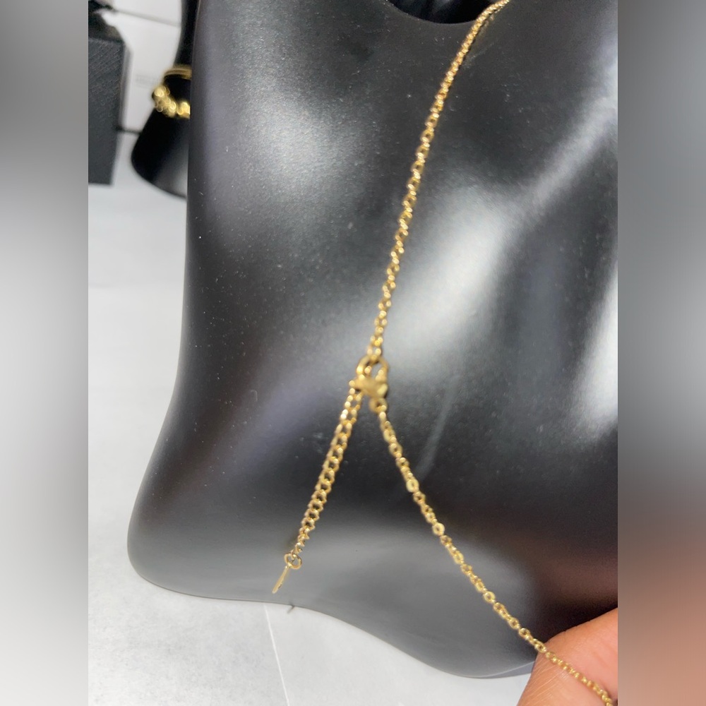 V NECKLACE - Picture 4 of 4